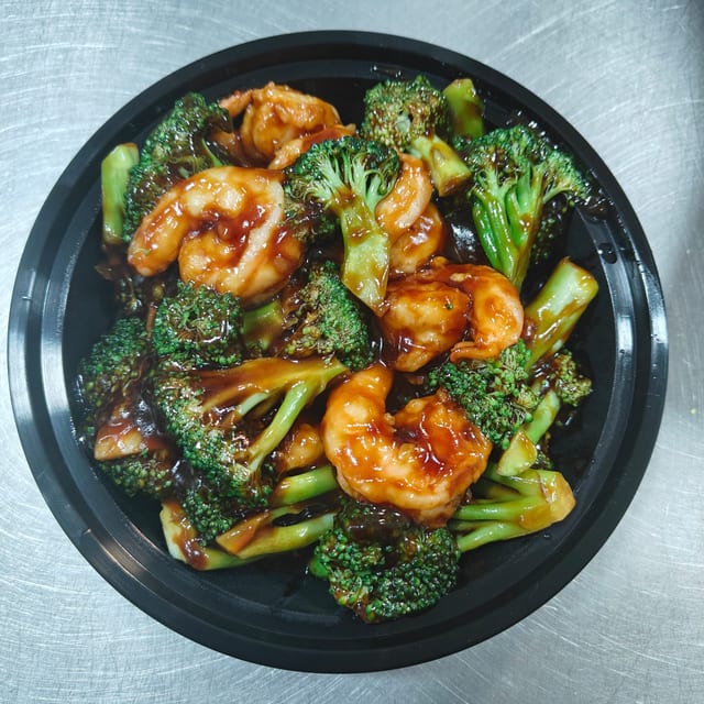 Shrimp With Broccoli In Brown Sauce.
