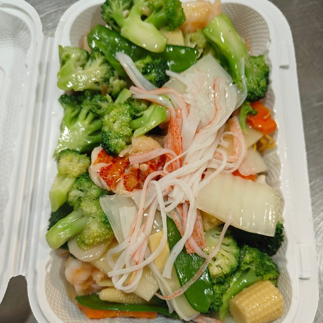 Seafood Pan-Fry Noodles.